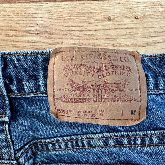 Relaxed Fit Levi's 551 Jeans - Picture 4 of 4